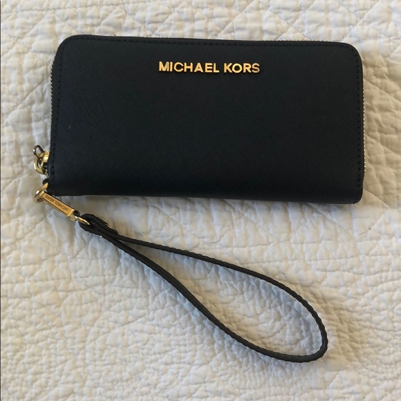 Michael Kors Handbags - Michael Kors wristlet/ wallet